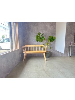 一対一で向き合うプライベート空間で、髪のお悩みを本音で語りませんか？寄り添うあなた専用のサロンです！