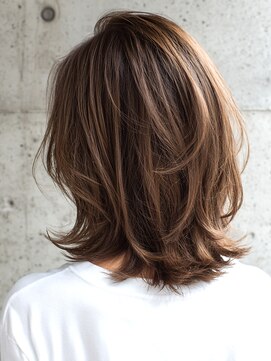 赤れんがアネックス(ANNEX) ミディアムレイヤー似合わせカット外ハネくびれヘアパーマ