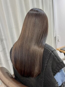 リバース バイ レオネ 南船場店(rebirth by Leone)の写真/蓄積したダメージを根本から見直し、髪質改善と縮毛矯正で理想の艶へ。芯から潤う、上質な美髪の再構築◎