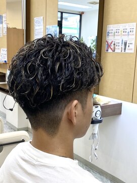 マキシム ナカイ(MAXIM NAKAI) メンズリバースパーマハイライトメッシュブリーチ刈り上げ