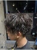 セクシー路線を狙うならゆるめツイストスパイラルパーマ!