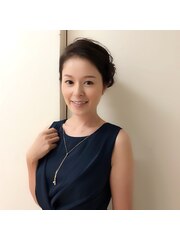 30代40代からの後ろ姿のリフトアップオールアップヘアアレンジ