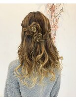 レア(Le'a)&nbsp;お花のハーフアップ