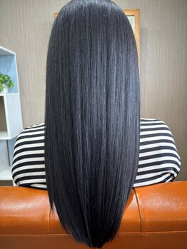 髪質に合わせた薬剤と施術方法でナチュラルな仕上がりで思わず触れたくなるような自然なストレートが叶う◎