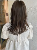 オリーブグレージュ