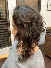 エルビー ロトスブルーメ(LB Lotos Blume) アシンメトリーカット