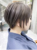 前髪なしショート　 前下りボブ　ショート女子　アッシュカラー