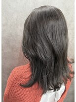 赤み消しグレージュ×レイヤースタイル