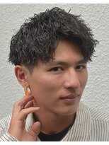 フリーク バーバーショップ 都島店(FREAK BARBER SHOP)&nbsp;黒髪ツーブロックアップバング縦落ちツイストスパイラルパーマ