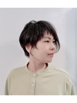 アトリエ オーツー(atelier O+O) アシメバングが可愛い大人ショート