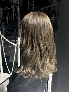 オンザ(ONTHE) 透明感、柔らか『くすみ』オリーブベージュ【林京平】