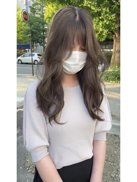 スリー(three) ベージュカラー