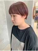 マッシュショート、ピンクベージュ、パッツン前髪