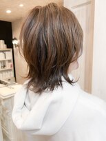 キャアリー(Caary)&nbsp;福山市Caary人気外ハネくびれウルフ　ベージュカラー