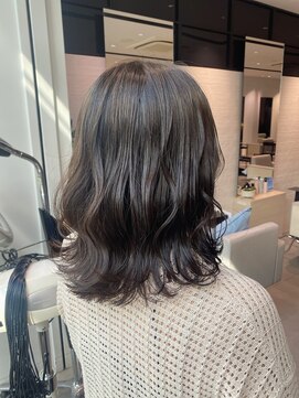 ステア ケース(stair case) 韓国伸ばしかけミディアムレイヤーカット巻き髪アレンジ20代30代