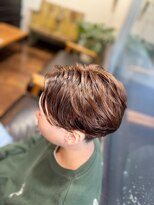 ヘアーワークス ボナ(HAIR WORKS bona.)&nbsp;メンズでも艶感のある毛流れセンターパート ブラウン/トリ