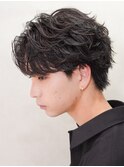 ビジネスヘア毛流れフェザーパーマ黒髪マッシュウルフカット原宿