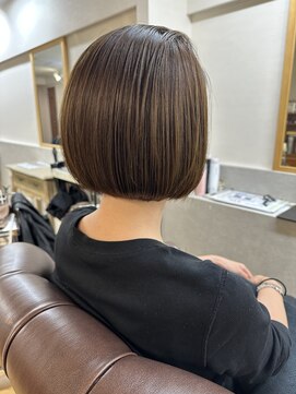 インビテーション(invitation) ミニボブ　アプリエカラーミルクティーベージュ