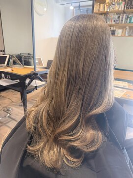 レオン(Re:ON) グレージュカラー