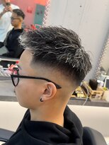 刈部倶楽舞&nbsp;ツイストパーマ/ホワイトメッシュパーマ/スキンフェード/黒髪