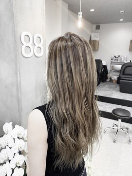 エイティエイト(88) ナチュラルバレイヤージュ