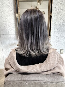 ナブラ(NABLA) ミディアムシルバーバレイヤージュ『倉敷美容室』ナブラ