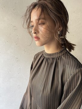 イコ(iko) 結べるボブ。波ウェーブ。ベージュ。ヘアアレンジ。 １