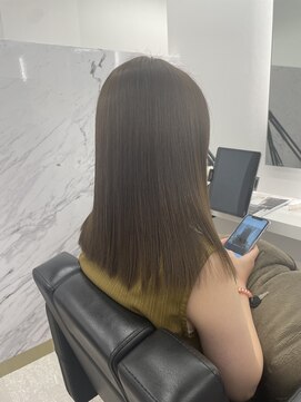 イレス 札幌駅南店(IRESU) ミディアムヘア斜めバンググレージュカラーシルキーベージュ