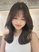 エヌアイ オモテサンドウ(ni omotesando)&nbsp;ブリーチなしオリーブグレージュくびれヘア【肥田亜沙美】