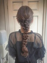 アロマ ヘアー ルーム 新宿3号店(AROMA hair room)&nbsp;編み下ろし　ヘアアレンジ　お呼ばれヘア　ローポニー
