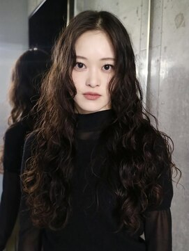 ベンジー 代々木上原店(benji) ロングパーマ ロングウェーブスタイル