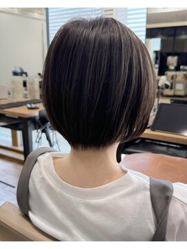 アフロート ルヴア(AFLOAT RUVUA) 〔岩田莉奈〕短すぎるショートが苦手な方への似合わせカット新宿