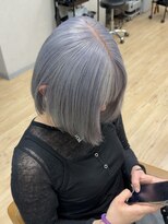 リアン(LIAN)&nbsp;シルバーカラー　ハイトーンボブ