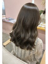 サロン ド ユーア(salon de yuua)&nbsp;広島市中区大手町美容院　オリーブカラー　ロングスタイル