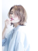 アミィヘアー(Ami Hair)&nbsp;外ハネフェザーミディ×ヌードベージュ