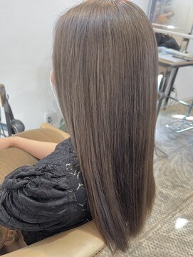 ポルム パプリカ(polum paprika) 大人可愛い透明感アッシュベージュ×エアストレート