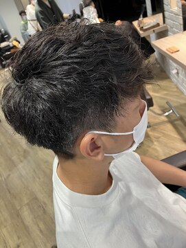 エヌプラス(N+) 波巻きツイストスパイラル刈り上げセンターパートサーフカール