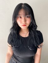 ノイ(neu)&nbsp;色っぽさ倍増ロングバングと顔周りレイヤーの相性は抜群