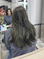 エヴァン(HEVIN) ☆7トーン☆ブリーチなしオリーブグレー レイヤースタイル