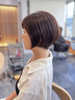リファインド(REFINED)の写真/どんなシーンでもあなたに自信をもたらす再現性の高いカット技術◇伸びても綺麗が続くスタイルをご提案。