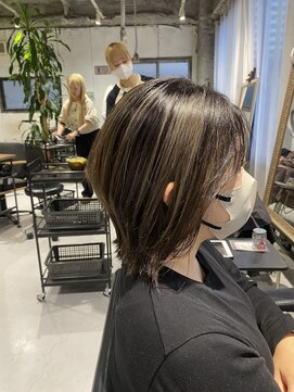 【30代・40代・50代】レイヤーボブ/白髪ぼかしハイライト