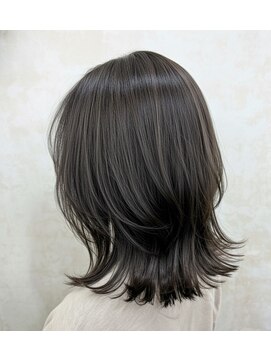 イル(iru) 白髪ぼかし/極細ハイライト/レイヤー/Miku