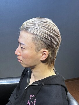 ツーブロックショートウルフ オールバック ブリーチオンカラー