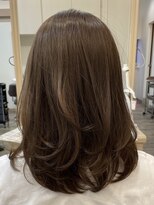 アルターリール(aL ter Rire)&nbsp;黒髪/グレーベージュ/レイヤーロング/前髪パーマ