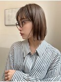 ミニボブ　外はね　ぱっつん　シアーグレージュ