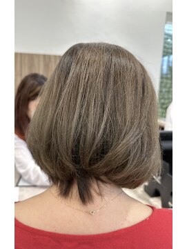 ディーボーイ 健軍店(D-BOY) シルバーベージュ/ベージュ/ショートボブ