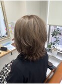 毛先に動きのあるスタイル