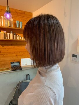クララジャパン ヒョウゴ(CLALA JAPAN Hyogo) ボブ　ミルクティーベージュ　艶髪　髪質改善カラー　ショート