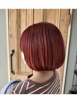 紅や バンブー(Bamboo) 赤髪ボブ
