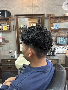 MEN’S HAIR/サーフカール/刈り上げセンターパート/印西